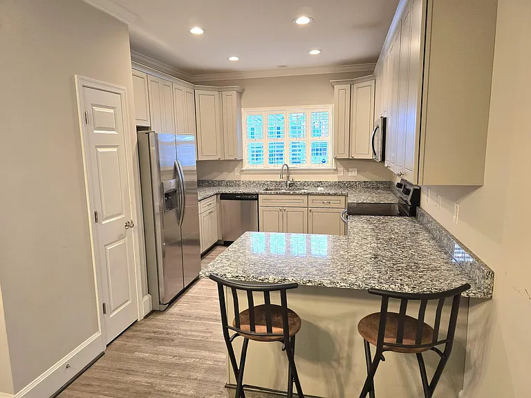 906 White St — Photo 4