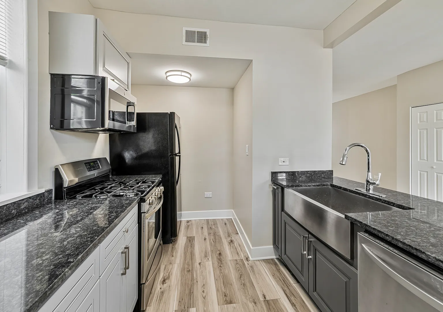 1 bed, 700 sqft, $1,975 — Photo 4