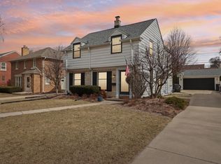 2556 N 84th St, Wauwatosa, WI 53226