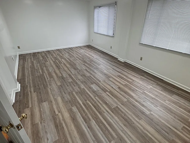 2404 Whitney Ave #3 — Photo 9