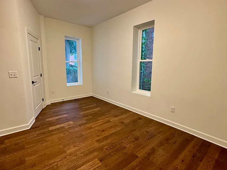 1321 Forsythe Ave — Photo 6