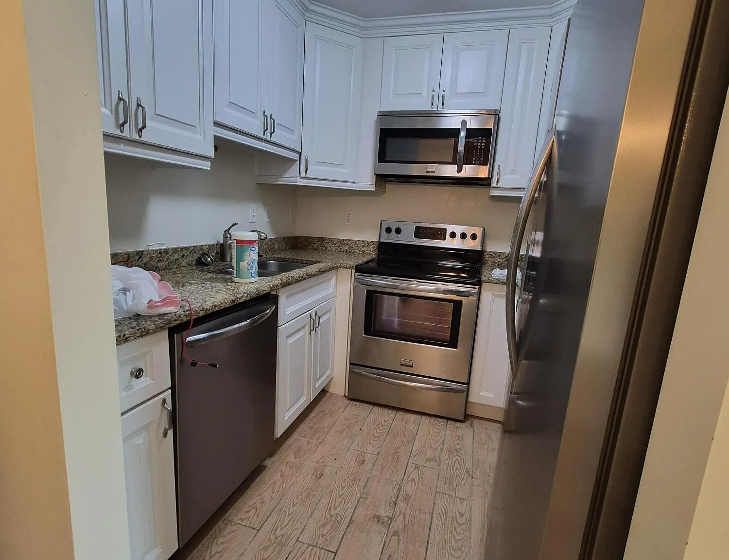 1 bed, 1.5 bath, 702 sqft, $1,300 — Photo 3