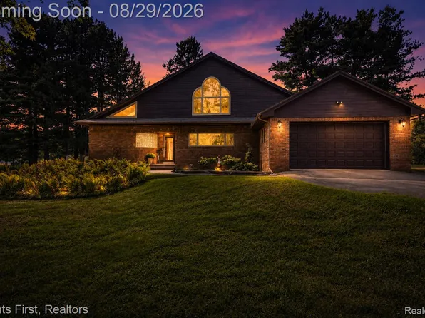 9022 Kingston Ct, Pinckney, MI 48169