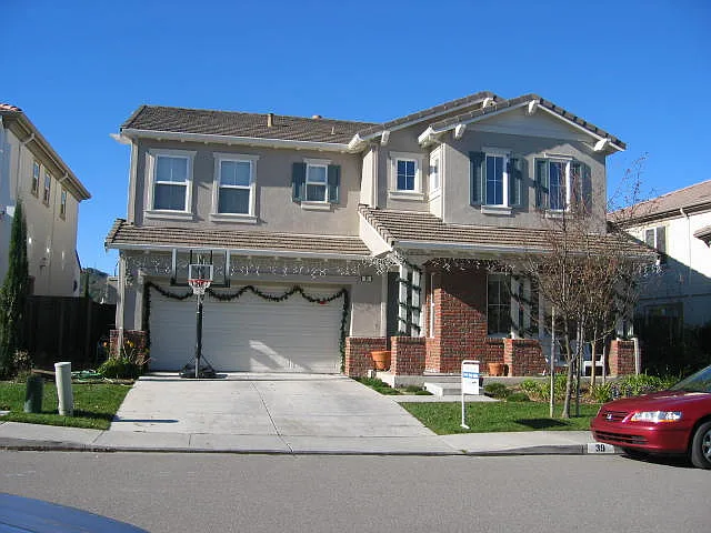 27 Waterbury Ln — Photo 1