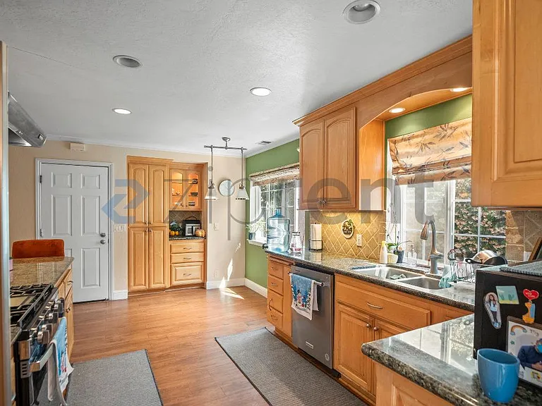 1010 Teal Dr — Photo 13