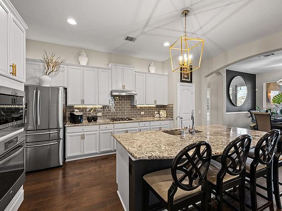 3rd image of 381 Betony Loop