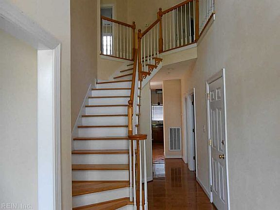2nd image of 301 Peachwood Ct
