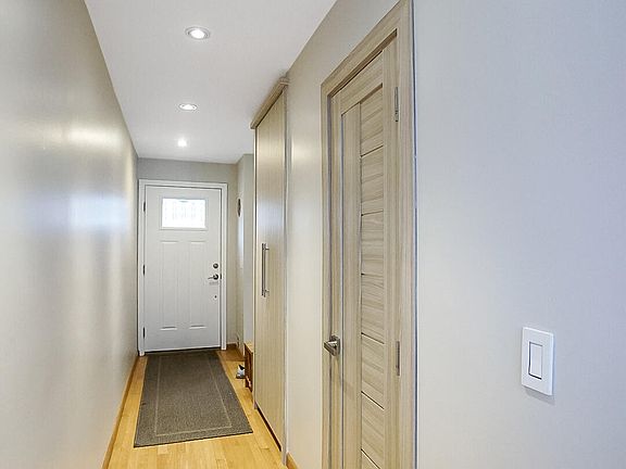 3rd image of 189 Stonegate Dr