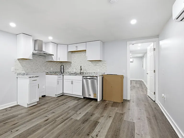 2336 Clifton Ave — Photo 11