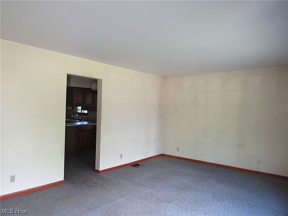 2nd image of 560 Longcoy Ave