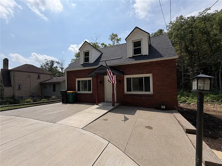 1113 Rochester Rd — Photo 3
