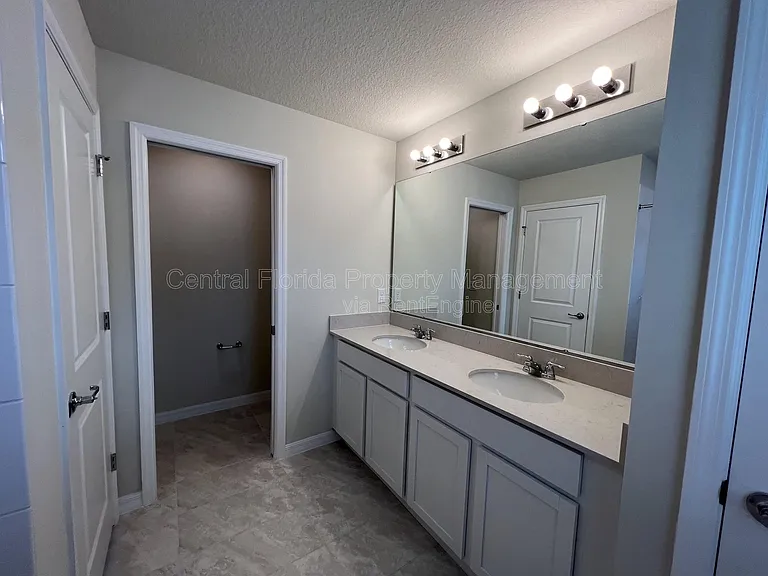 4517 Sparkling Shell Ave — Photo 30