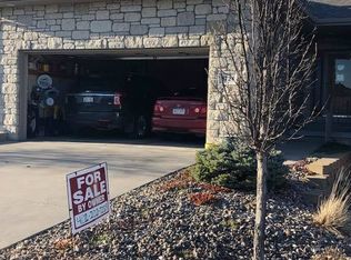 8724 Fontaine Dr, Lincoln, NE 68526