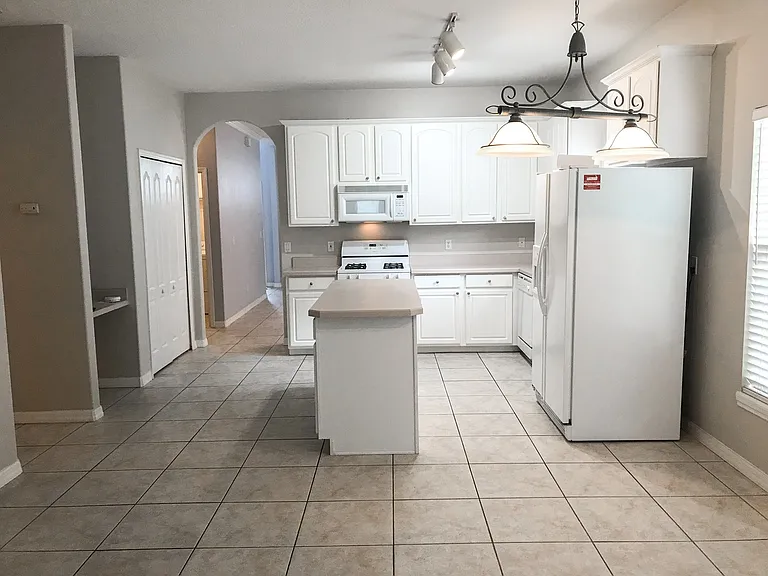 13828 Guildhall Cir — Photo 6