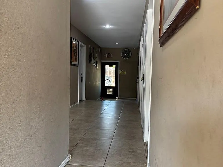 501 S 4th St — Photo 7