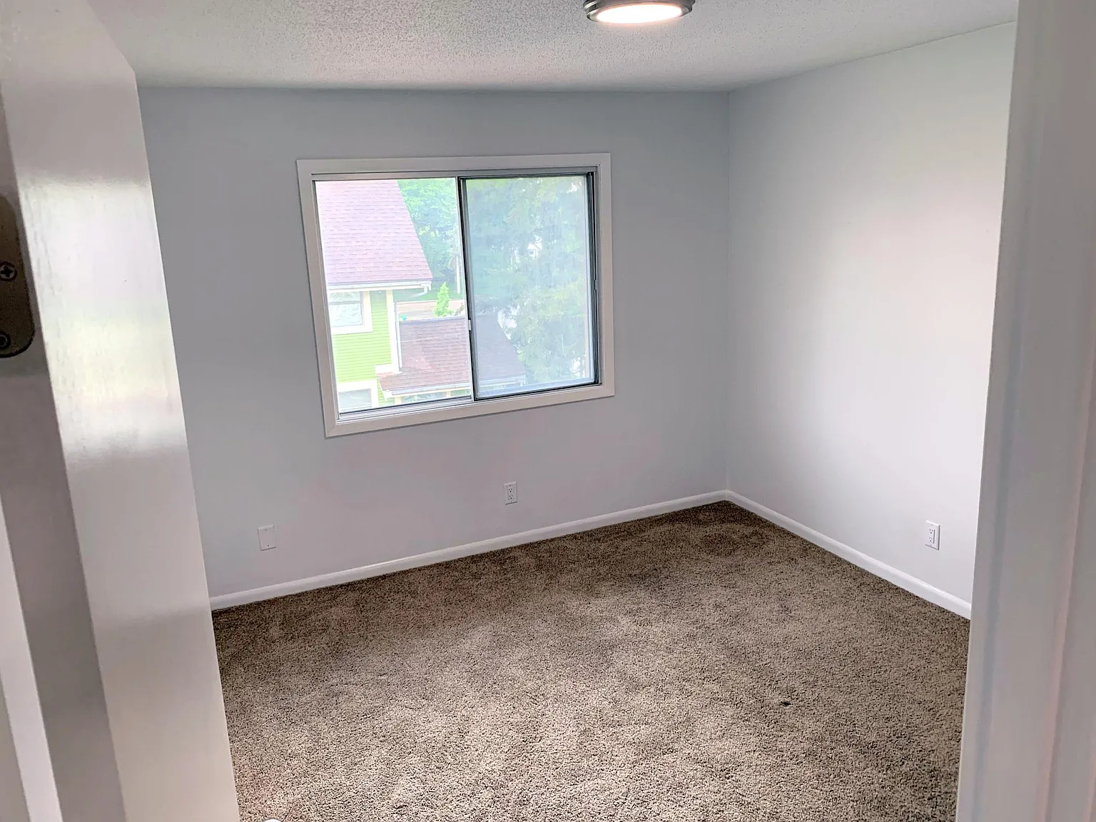 2 bed, 1.5 bath, 950 sqft, $940 — Photo 4