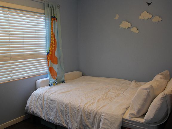 5th image of 458 Fernando Ave