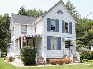 831 Clay St, Woodstock, IL 60098