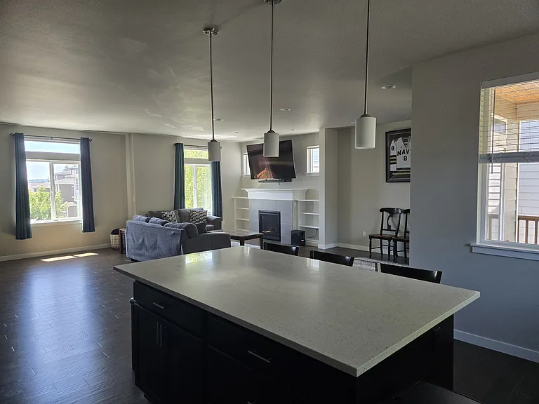 634 NW Gardenia Way — Photo 7