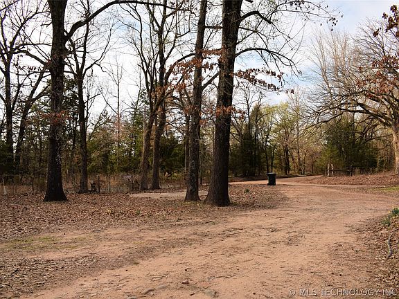 5th image of 426008 E 1960th Rd