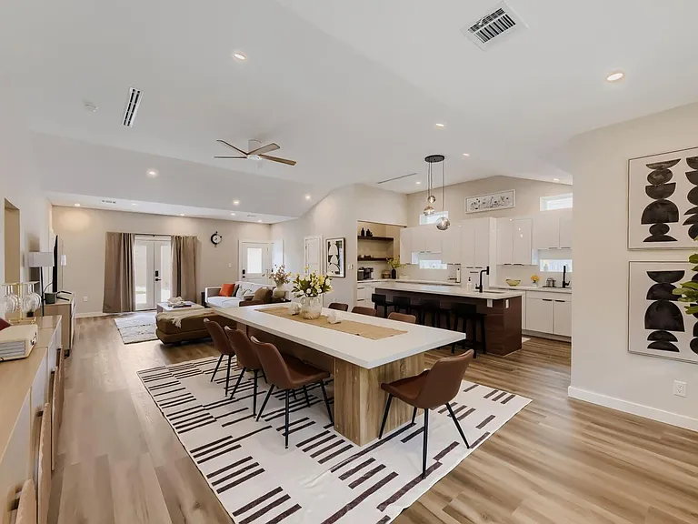 8815 Sharpview Dr — Photo 4