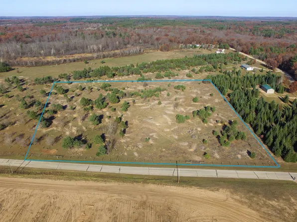 Badger Ct, Wild Rose, WI 54984
