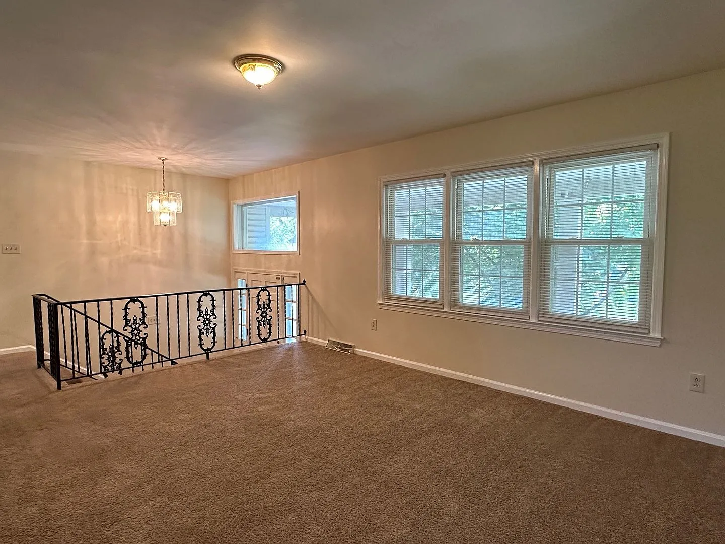 Coming Soon! Beautiful House In Tates Creek! 3 Br, 2.5 Baths, Finished Basement & Garage — Photo 4