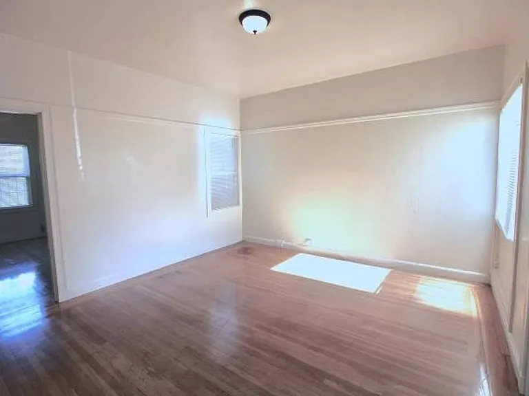Very Large 1 Bedroom Apartment (Has Been Used As A 2 Bedroom) — Photo 8