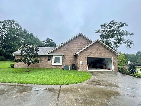 3rd image of 15 Bridgewood Ln