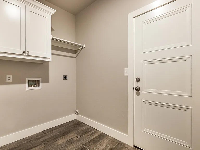 2541 Fallview Dr — Photo 16