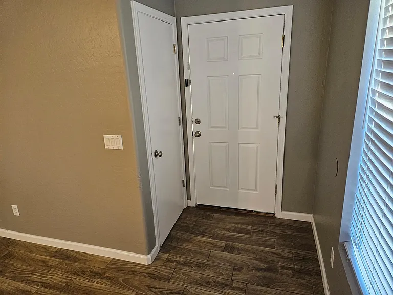 22554 W Yavapai St — Photo 8