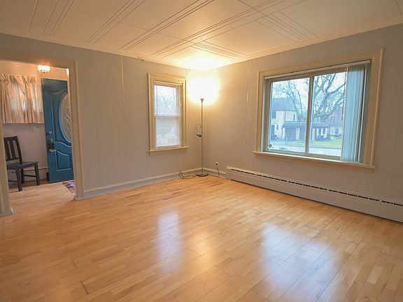 3rd image of 250 Stanley Ave