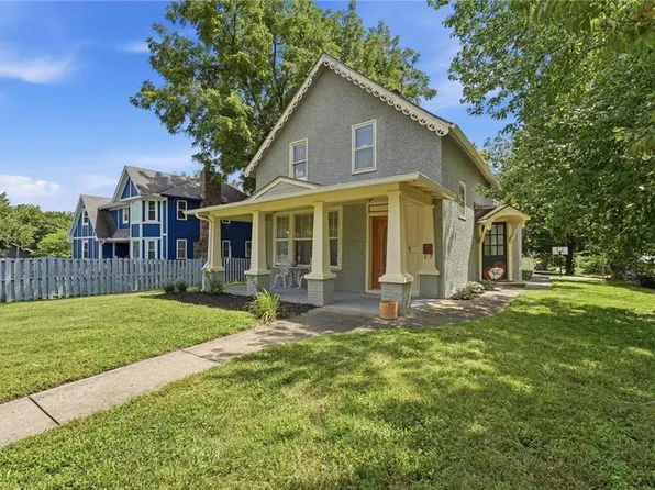 812 Cedar St, Pleasant Hill, MO 64080