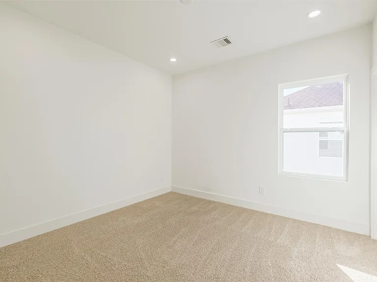 8315 Brecha Ln — Photo 34