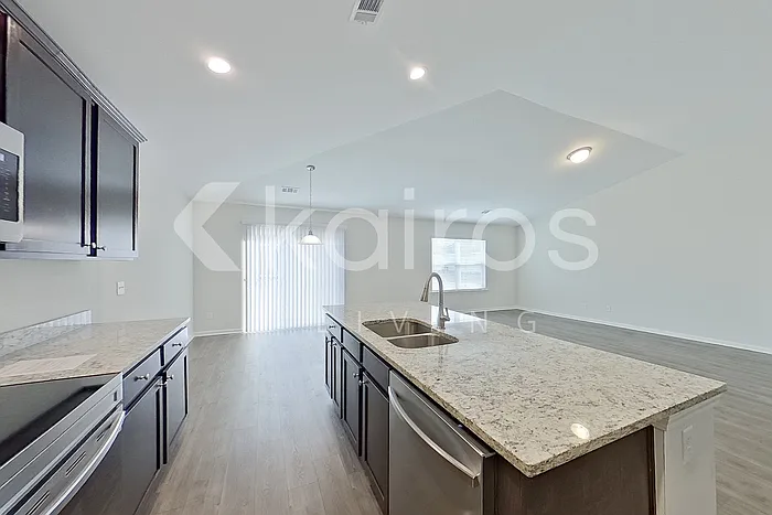 107 Lord Effingham Way — Photo 9