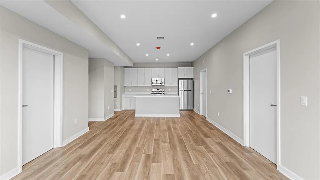 2 bed, 2.0 bath, $3,230 — Photo 4
