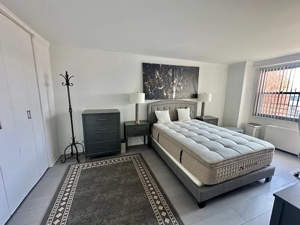 61-20 Grand Cent Parkway image 8 of 14