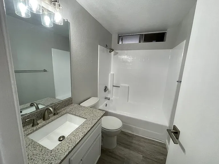 1137 Arbor Ln — Photo 9