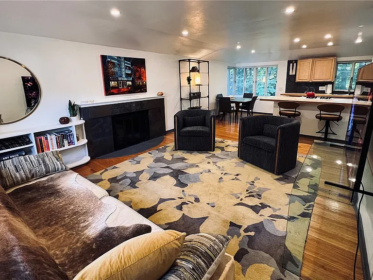 24 Menlo Pl #UPPER — Photo 3