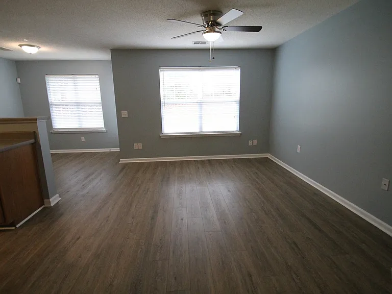 1364 Walnut Hill Dr — Photo 4