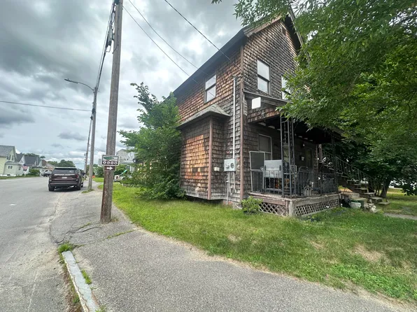 27 Central Street, Millinocket, ME 04462
