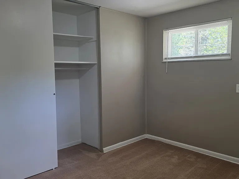 115 Elmwood Dr — Photo 8