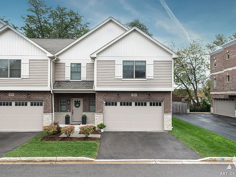 407 W Pierce Rd — Photo 1