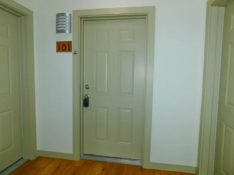 1512 N Elm St #101 — Photo 4