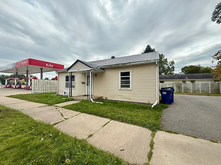 515 W Strowbridge St — Photo 26