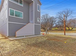 119 Kickapoo St, Leavenworth, KS 66048