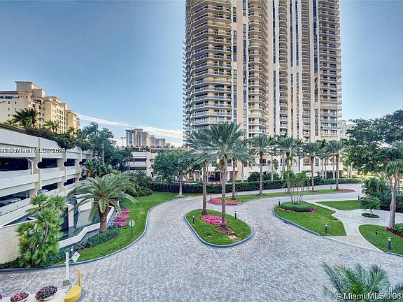 2nd image of 20191 E Country Club Dr APT 910