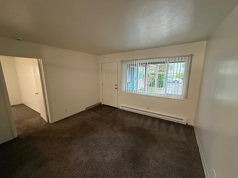 233 Kearney St S — Photo 3