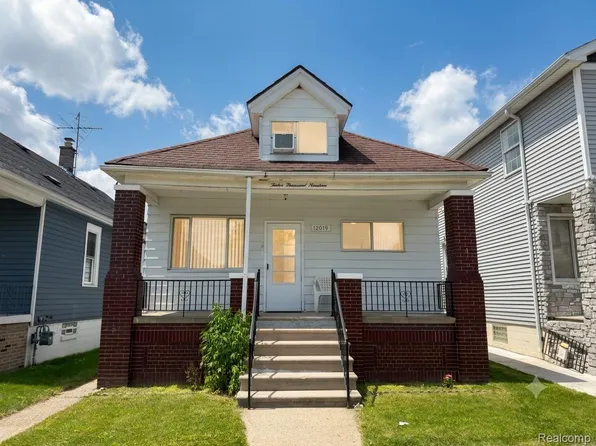 12019 Sobieski St, Hamtramck, MI 48212