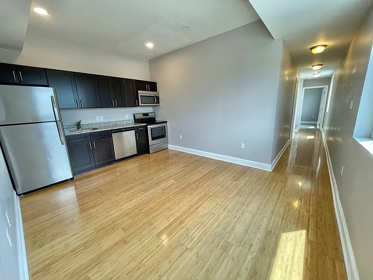 4111 Ludlow St — Photo 16